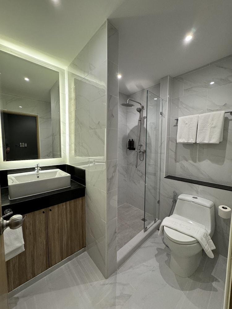 iCheck inn Sukhumvit 19 - Tap to explore photos