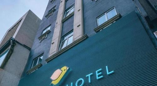 Canary Hotel - Tap to explore photos