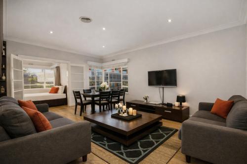 Crest on Barkly Serviced Apartments - Tap to explore photos