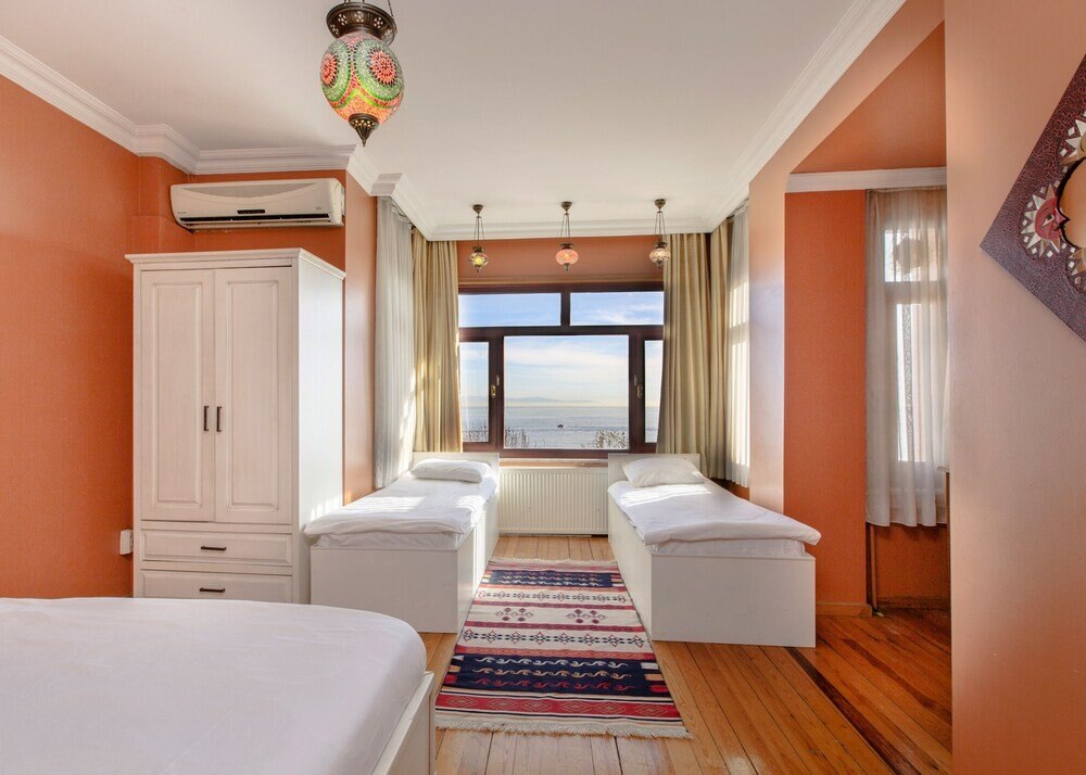 Cheers Lighthouse Istanbul 3 6 4 0 6 3 Price Address Reviews