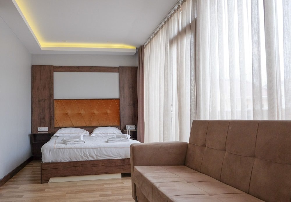 Cheers Lighthouse Room Type - Deluxe Triple Room