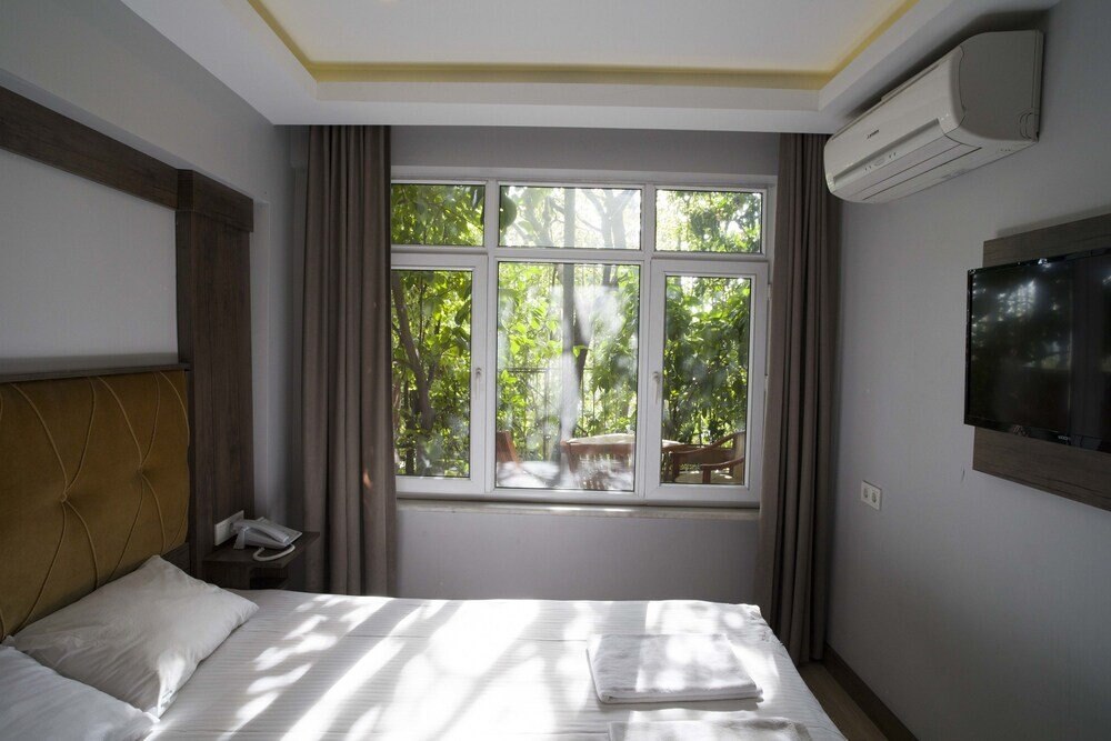 Cheers Lighthouse Room Type - Deluxe Double Room