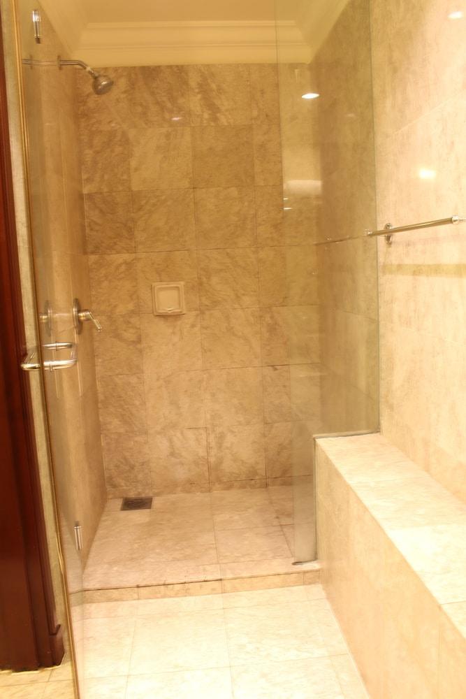 Grand Service Suite at Times Square - Tap to explore photos