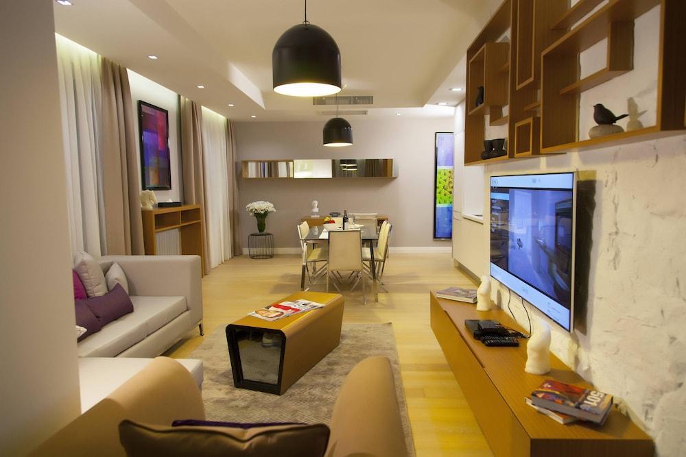 The Leos Residence Room Type - Premium Apartment, 2 Bedrooms, Kitchen, City View