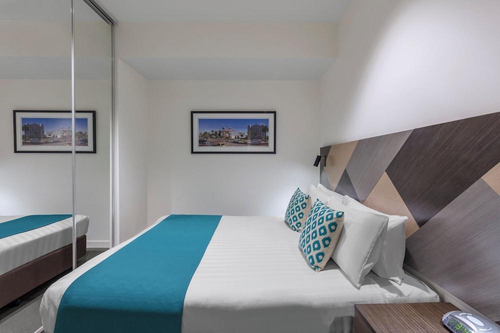 Wyndham Hotel Melbourne Room Type - Deluxe Suite, 2 Bedrooms Wyndham Hotel Melbourne Room Type - Deluxe Suite, 2 Bedrooms