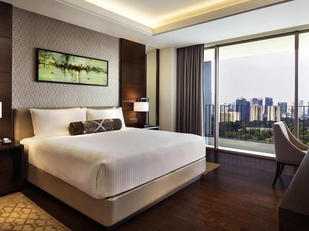 Fairmont Jakarta Room Type - Suite, 1 Bedroom (Sky Suite. 1 King Bed) Fairmont Jakarta Room Type - Suite, 1 Bedroom (Sky Suite. 1 King Bed)