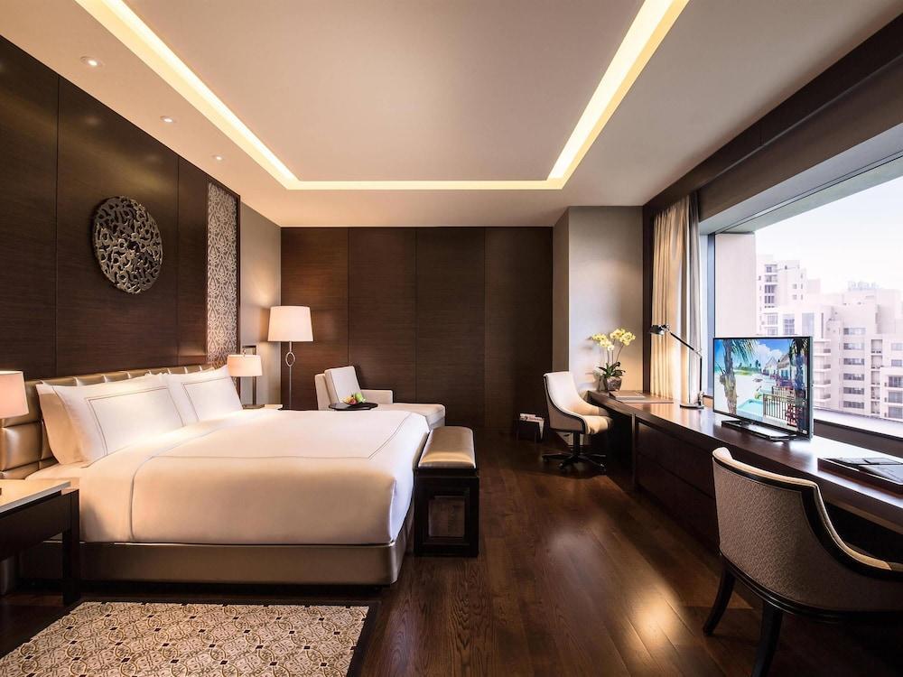 Fairmont Jakarta Room Type - Fairmont Gold, Deluxe Room, 1 King Bed