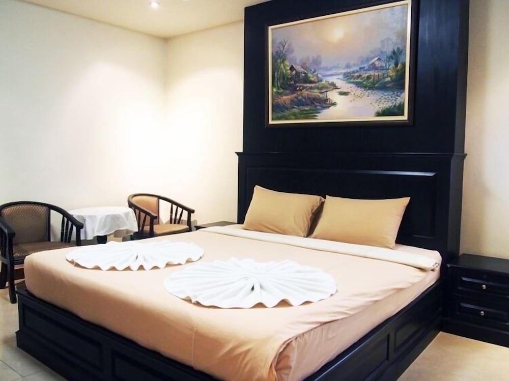 At Home Executive Apartment - Tap to explore photos