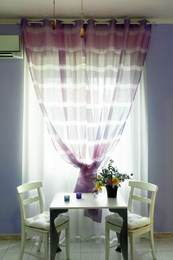 Interno 9 - Tap to explore photos