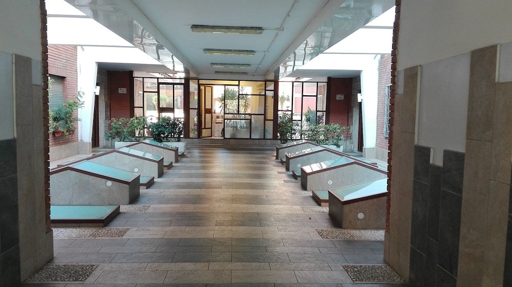 Interno 9 - Tap to explore photos