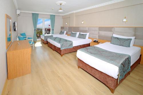 İstanbul Panorama Hotel Room Type - Deluxe Triple Room with Sea View İstanbul Panorama Hotel Room Type - Deluxe Triple Room with Sea View