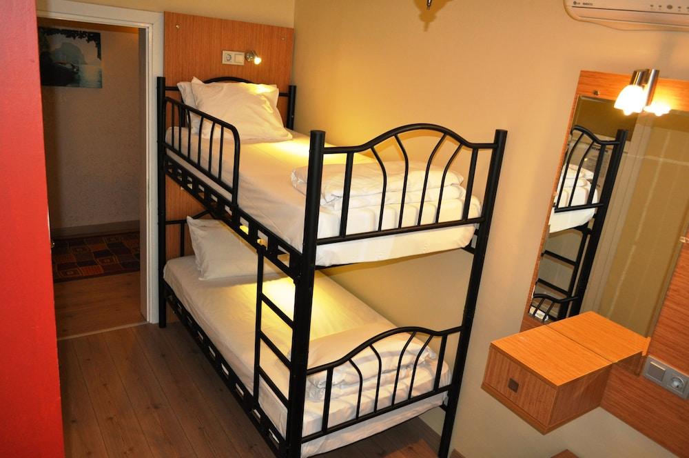 Antique Hostel & Guesthouse Room Type - Economy Twin Room