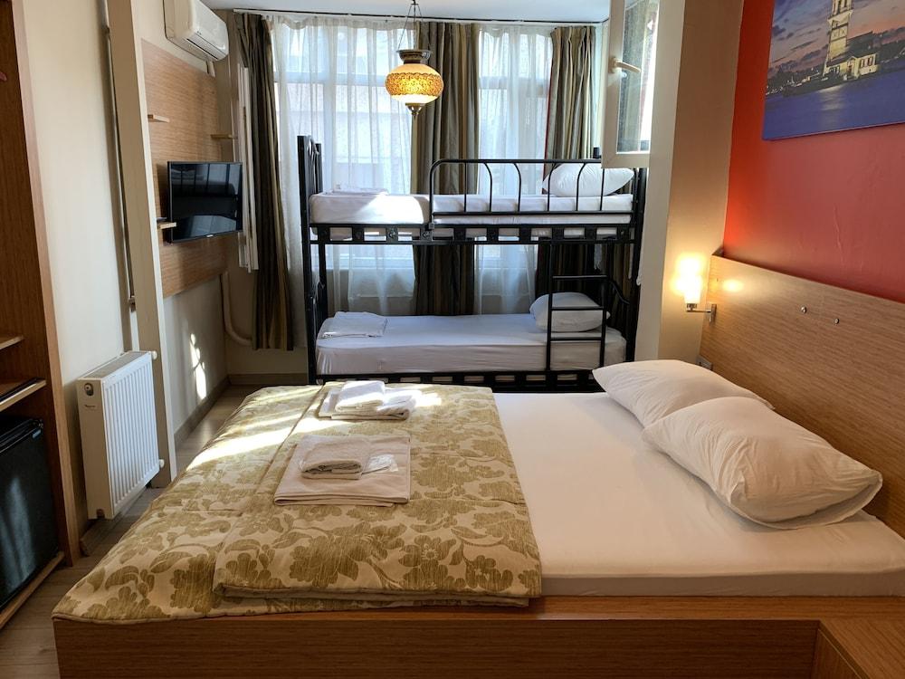 Antique Hostel & Guesthouse Room Type - Family Quadruple Room