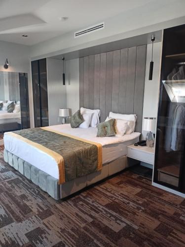 Livello Hotel Room Type - Deluxe Suite with Spa Bath