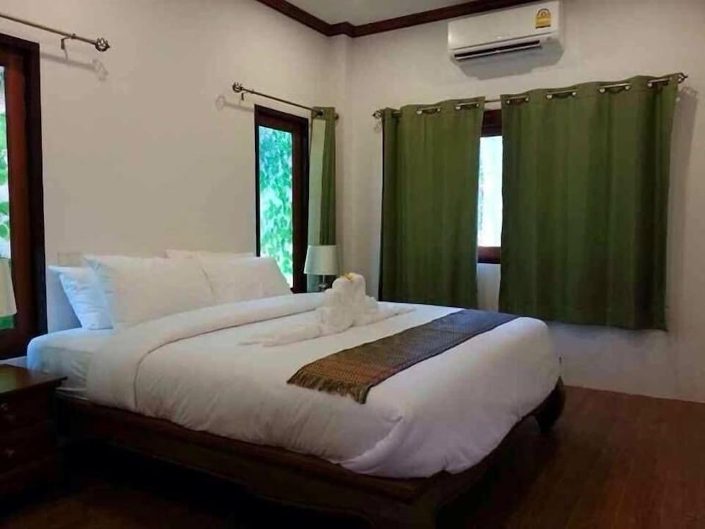 Green Villa - Tap to explore photos