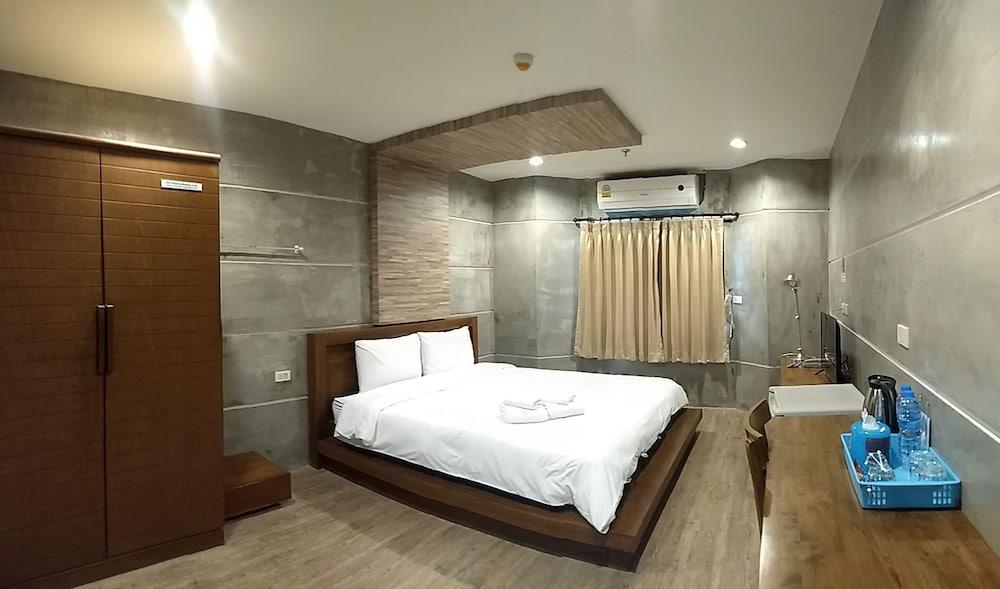 Komol Residence Bangkok - Tap to explore photos
