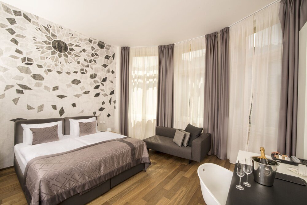 Golden Crown Room Type - Superior Double or Twin Room, 1 Bedroom