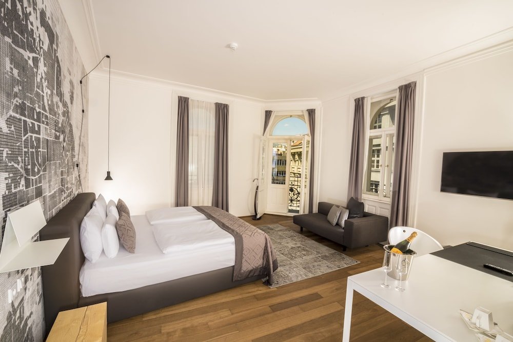 Golden Crown Room Type - Luxury Double Room, 1 Bedroom, Corner