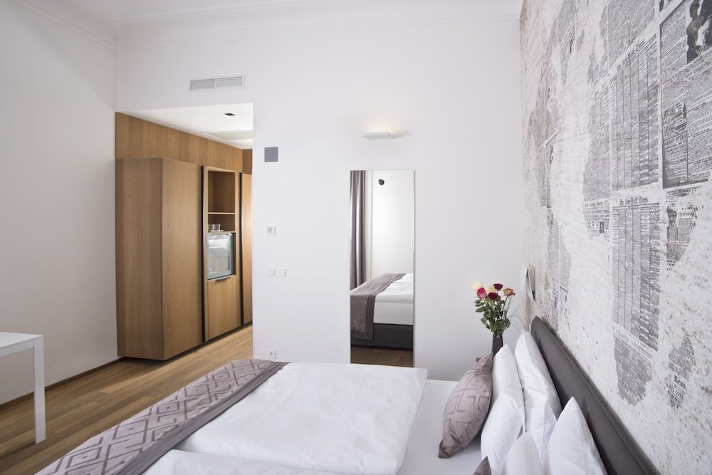Golden Crown Room Type - Standard Double Room, 1 Queen Bed