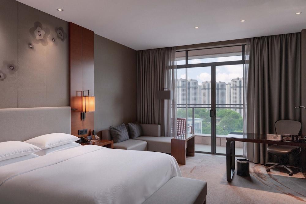 DoubleTree by Hilton Hotel Guangzhou - Science City - Tap to explore photos