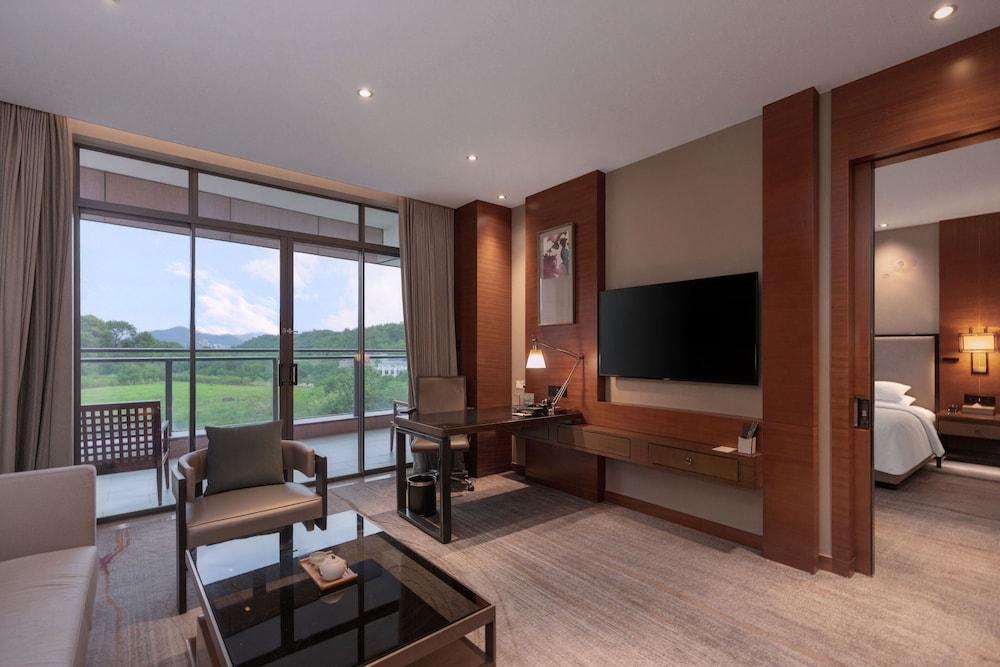DoubleTree by Hilton Hotel Guangzhou - Science City Room Type - Suite, 1 Bedroom