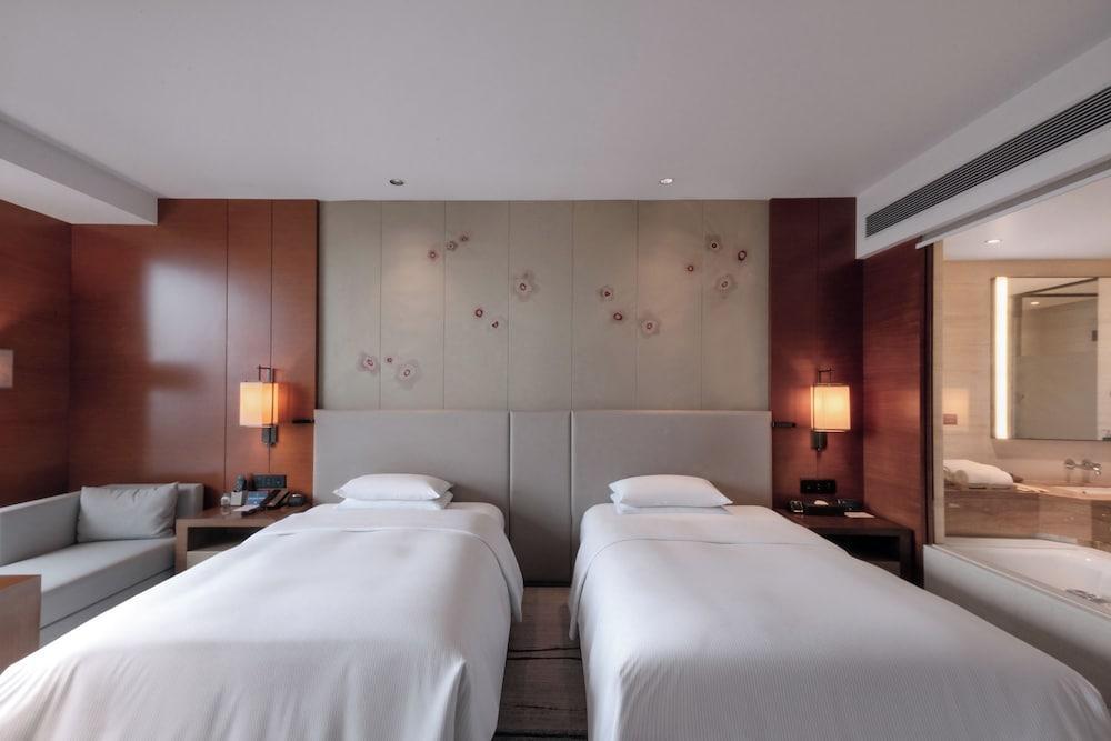 DoubleTree by Hilton Hotel Guangzhou - Science City Room Type - Executive Twin Room with Lounge Access DoubleTree by Hilton Hotel Guangzhou - Science City Room Type - Executive Twin Room with Lounge Access