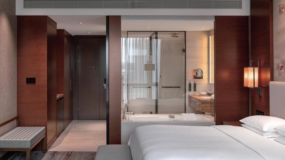 DoubleTree by Hilton Hotel Guangzhou - Science City Room Type - Guest king Room with Garden View