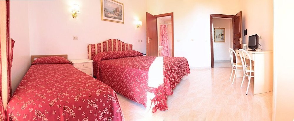 Hotel Euro Quiris Room Type - Triple Room