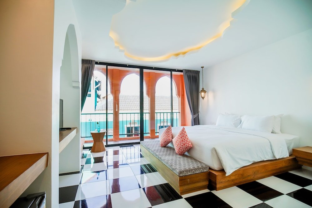 Khaleej Mass Hotel Patong - Tap to explore photos