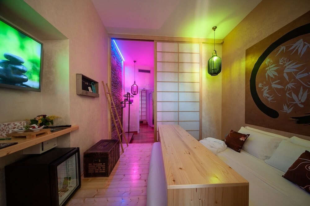 Guesthouse o Affittacamere Magenta  Pantheon Navona Room Type - Superior Double Room (iZen, Grotto shower)