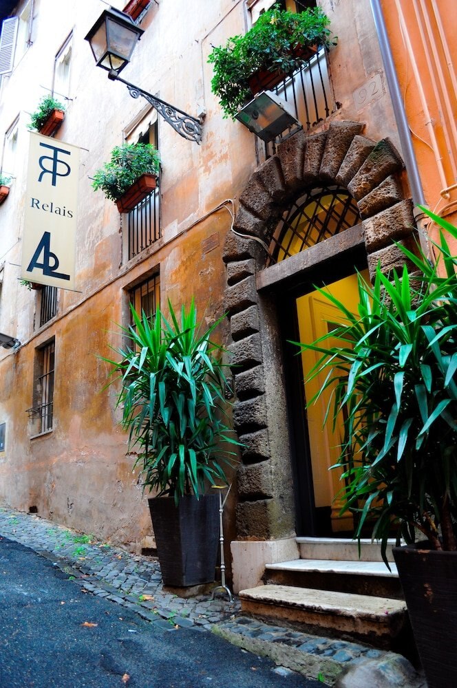 Relais Palazzo Taverna - Tap to explore photos