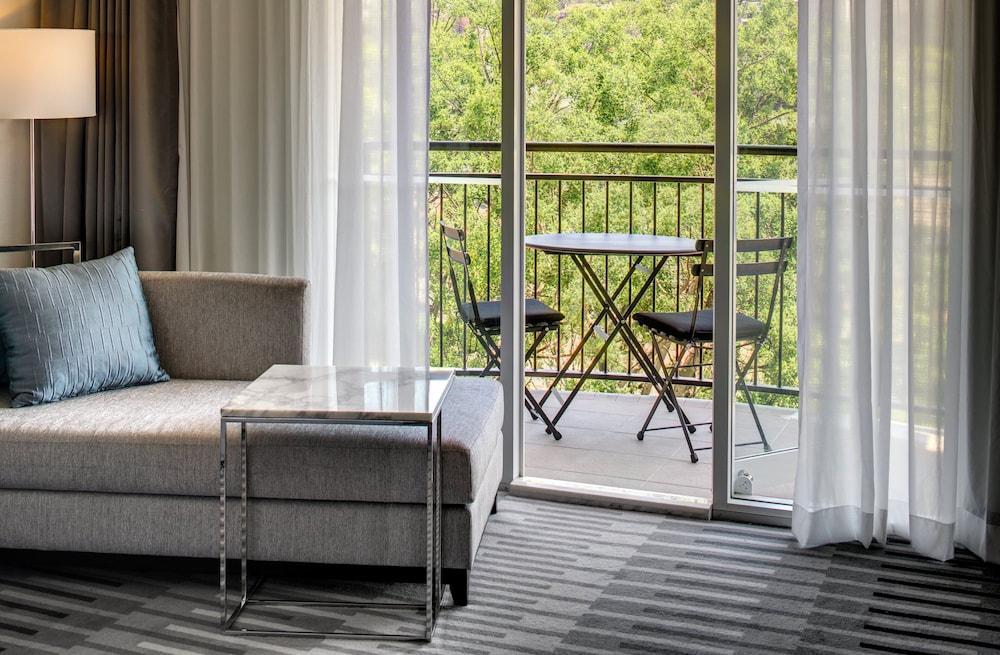 InterContinental SYDNEY DOUBLE BAY Room Type - 1 Bedroom Suite Village View