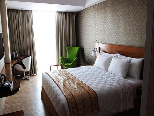 Hariston Hotel & Suites Room Type - Deluxe Double Room