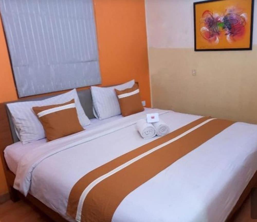 Clubhouse World Hotel Jakarta Bandengan Room Type - Deluxe Double