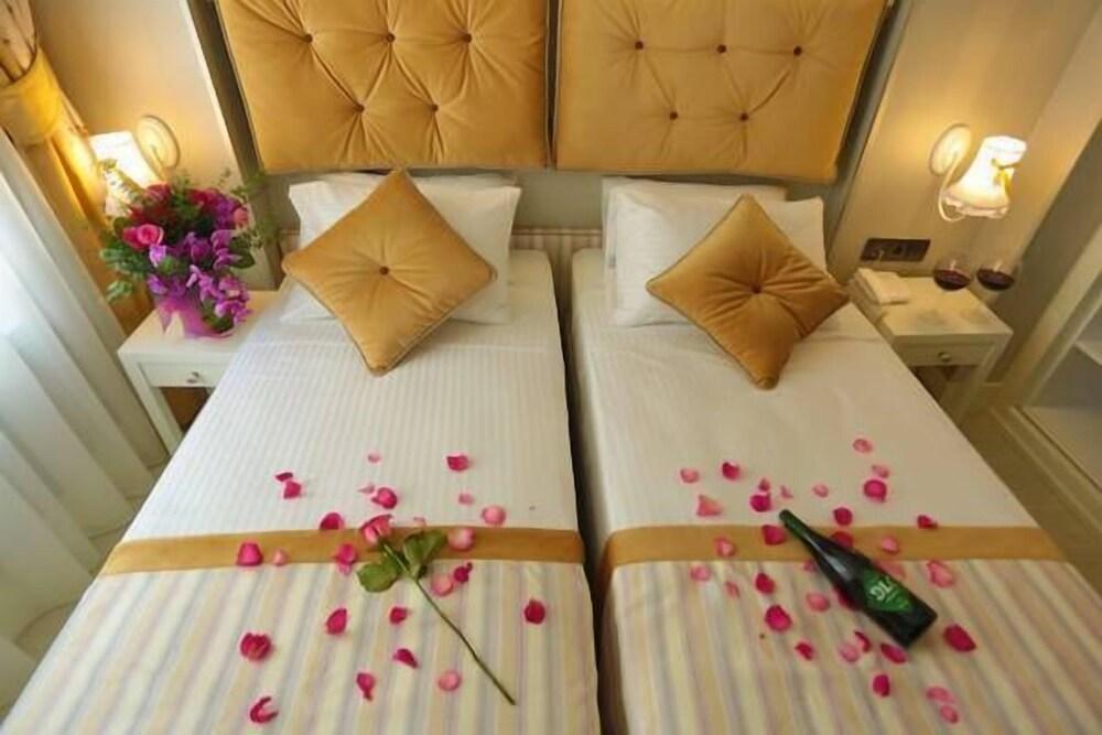 Just Inn Hotel Room Type - Standard Twin Room, 2 Twin Beds