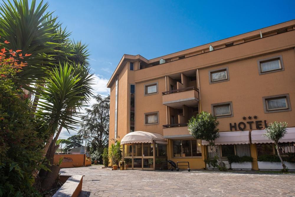 Hotel Santa Maura - Tap to explore photos
