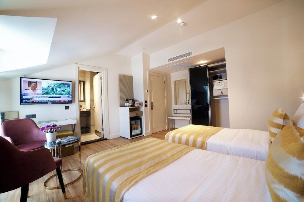 Icon Hotel Taksim Room Type - Superior Room with Twin Bed Icon Hotel Taksim Room Type - Superior Room with Twin Bed