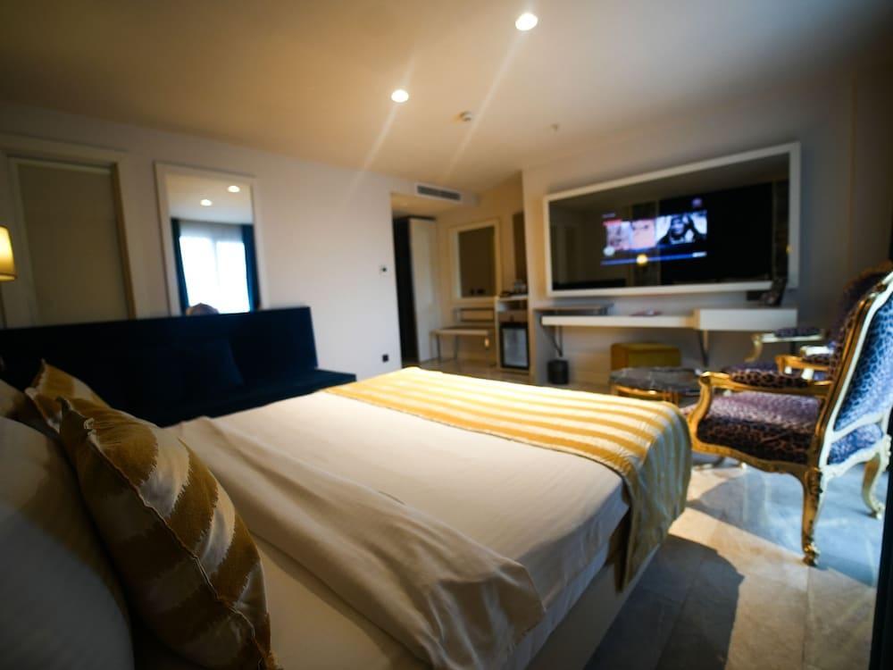Icon Hotel Taksim Room Type - Deluxe King Bed Room with Balcony