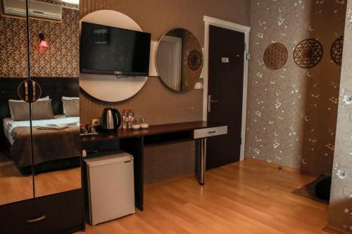 Letter Hotel