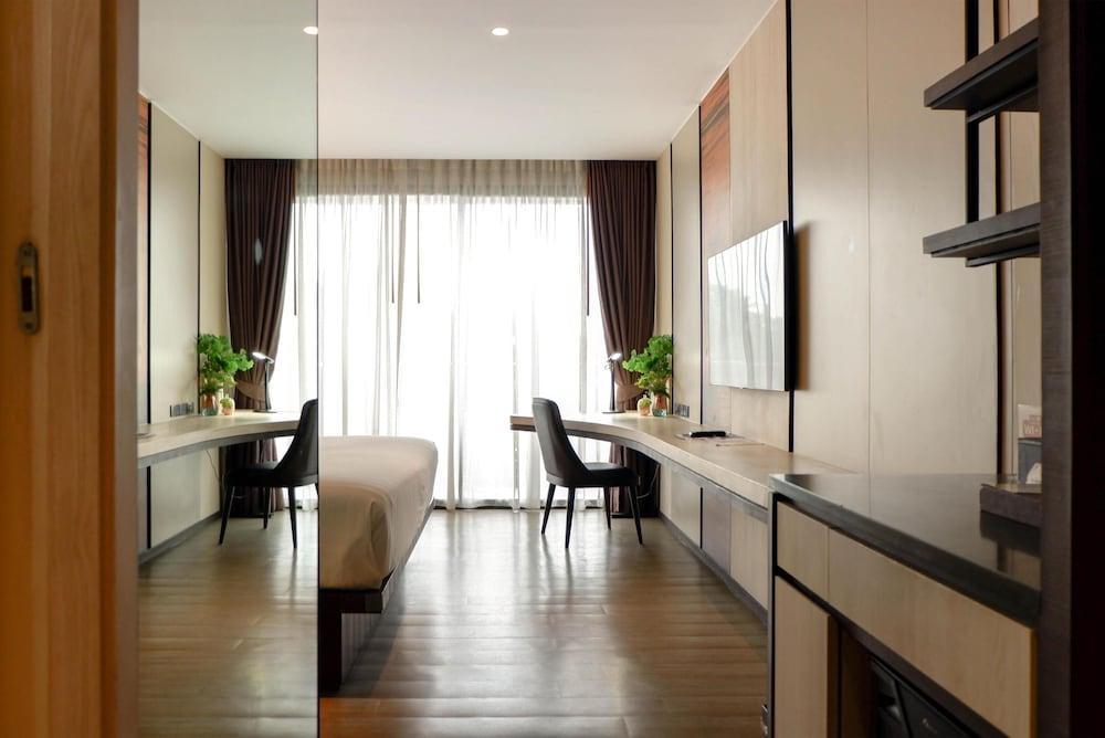 Siamese Hotel Pattaya, BW Signature Collection Room Type - Superior Room, 1 King Bed, Non Smoking, Balcony (Shower Only) Siamese Hotel Pattaya, BW Signature Collection Room Type - Superior Room, 1 King Bed, Non Smoking, Balcony (Shower Only)