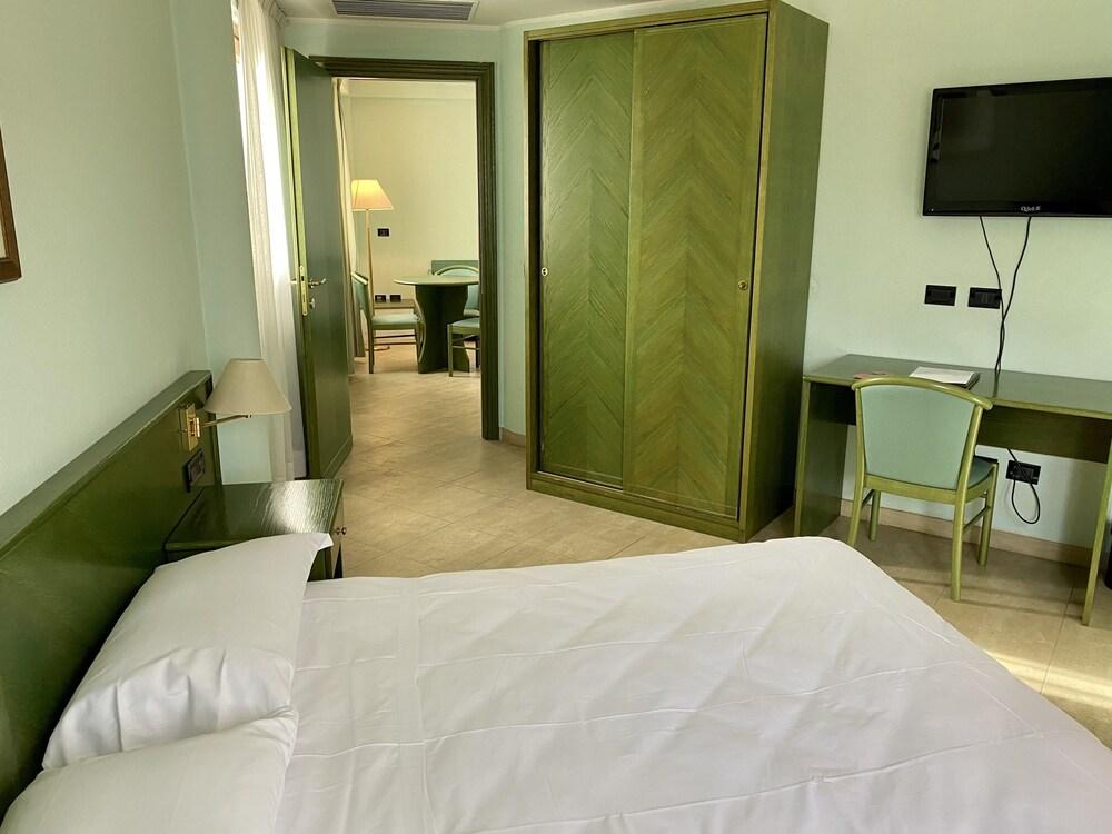 Park Hotel Imperatore Adriano - Tap to explore photos