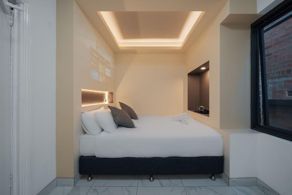 Cozy M Hostel Room Type - Deluxe Double room with Shared bathroom