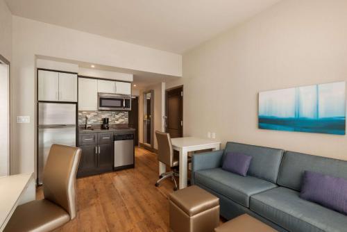 Homewood Suites New York/Midtown Manhattan Times Square - Tap to explore photos