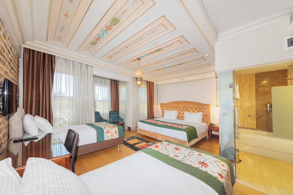 Azade Premier Room Type - Family Room, Non Smoking, City View
