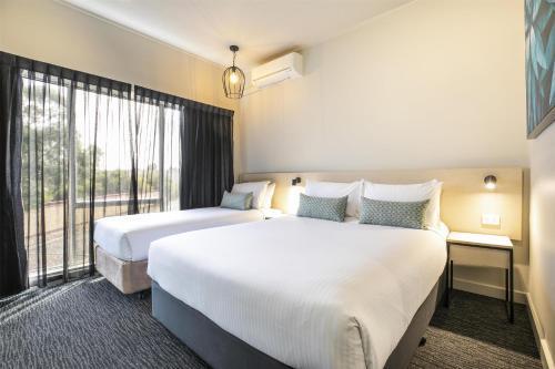 Nightcap at Excelsior Hotel Room Type - Queen and Single Studio with Free welcome drink for two guests Nightcap at Excelsior Hotel Room Type - Queen and Single Studio with Free welcome drink for two guests