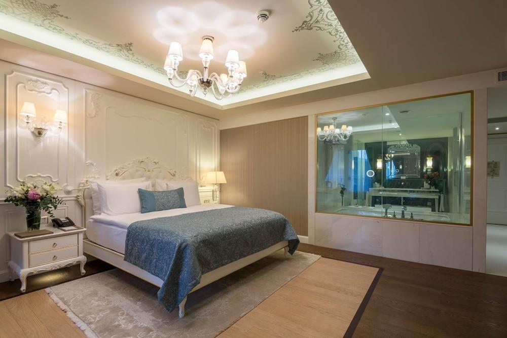 CVK Park Bosphorus Hotel Istanbul Room Type - Luxury Evergreen Suite with Lounge Access CVK Park Bosphorus Hotel Istanbul Room Type - Luxury Evergreen Suite with Lounge Access