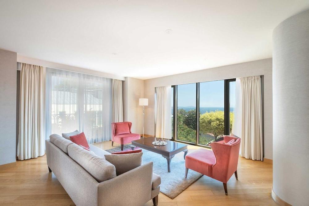 CVK Park Bosphorus Hotel Istanbul Room Type - Park Bosphorus Three Bedroom Residence with Bosphorus View