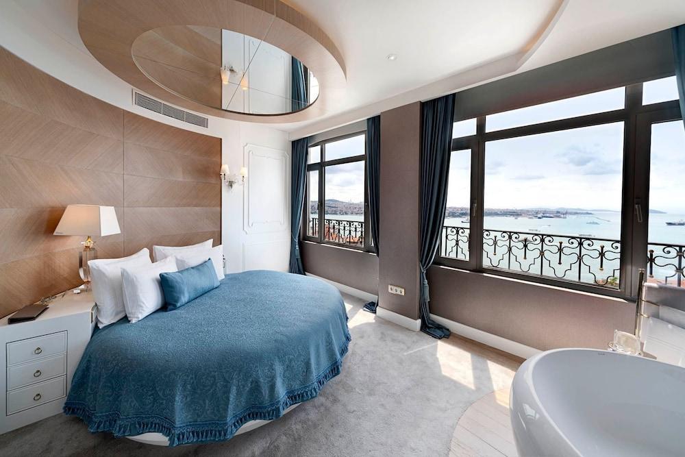 CVK Park Bosphorus Hotel Istanbul Room Type - Corner Suite with Bosphorus View Lounge Access CVK Park Bosphorus Hotel Istanbul Room Type - Corner Suite with Bosphorus View Lounge Access