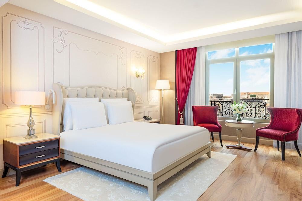 CVK Park Bosphorus Hotel Istanbul Room Type - Executive Room with City View CVK Park Bosphorus Hotel Istanbul Room Type - Executive Room with City View