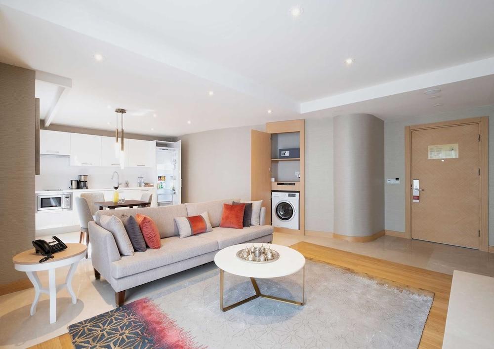 CVK Park Bosphorus Hotel Istanbul Room Type - Park Bosphorus One Bedroom Residence with City View